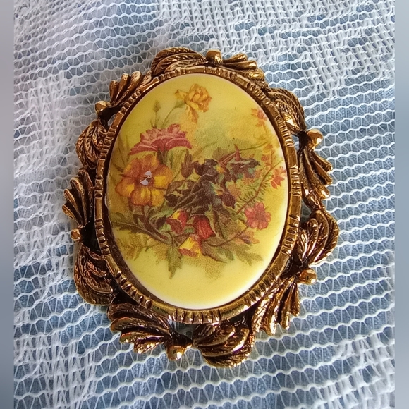Vintage Floral Gold Tone Pendant/Brooch - Picture 2 of 5